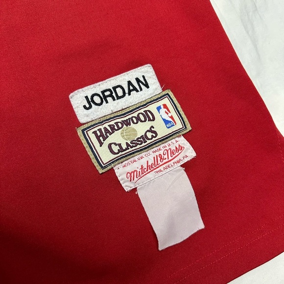 Michael Jordan Mitchell & Ness Hardwood Classic Jersey - Picture 4 of 5